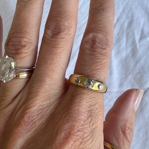 Vintage 3 diamond yellow gold gypsy ring - size 7